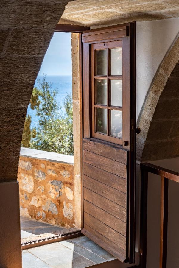 Kyklamino Castlehouse Villa Monemvasía Екстериор снимка